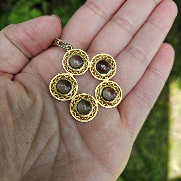 gold tone chain necklace with gray marble and gold tone pendant - Picture 2 of 3